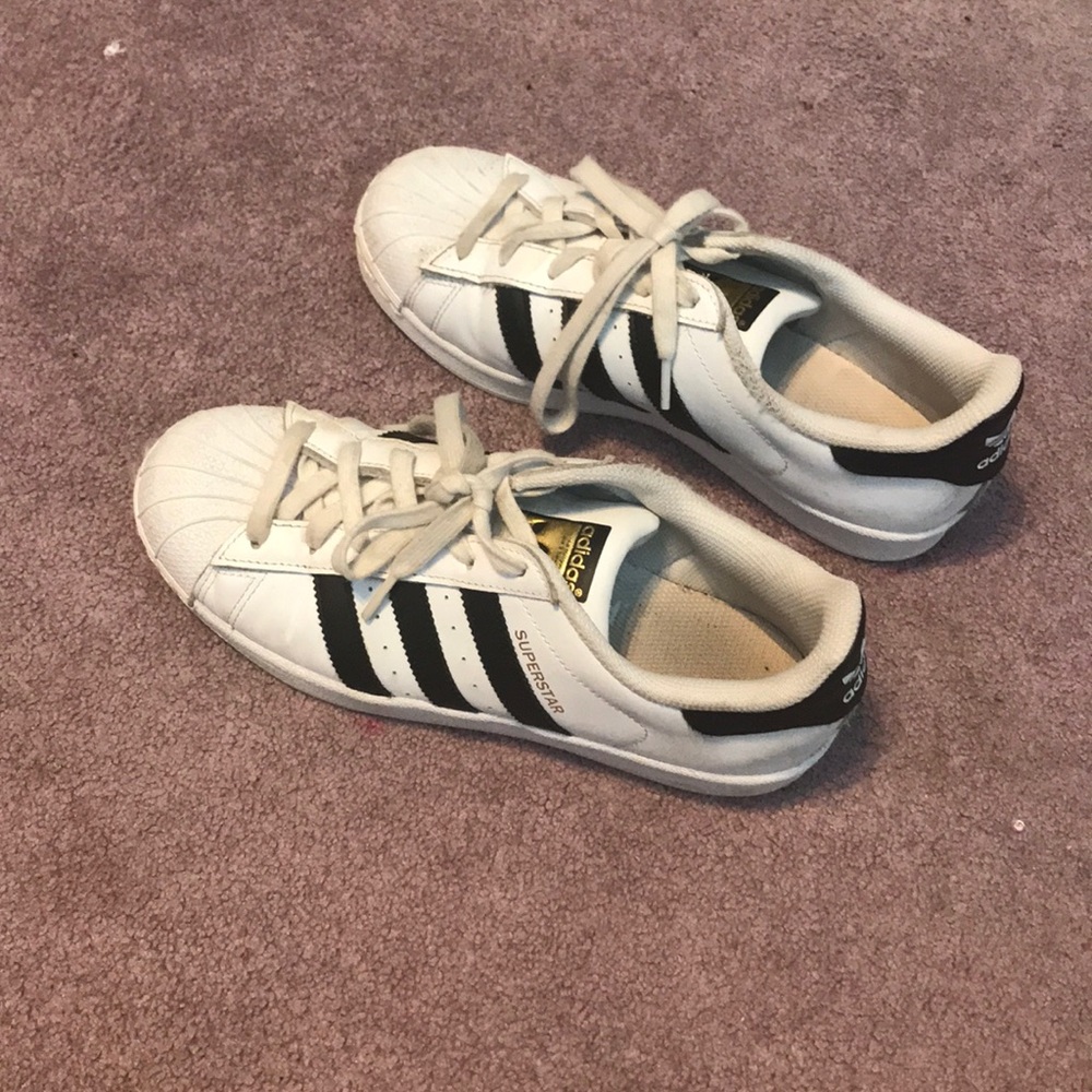 Adidas superstars